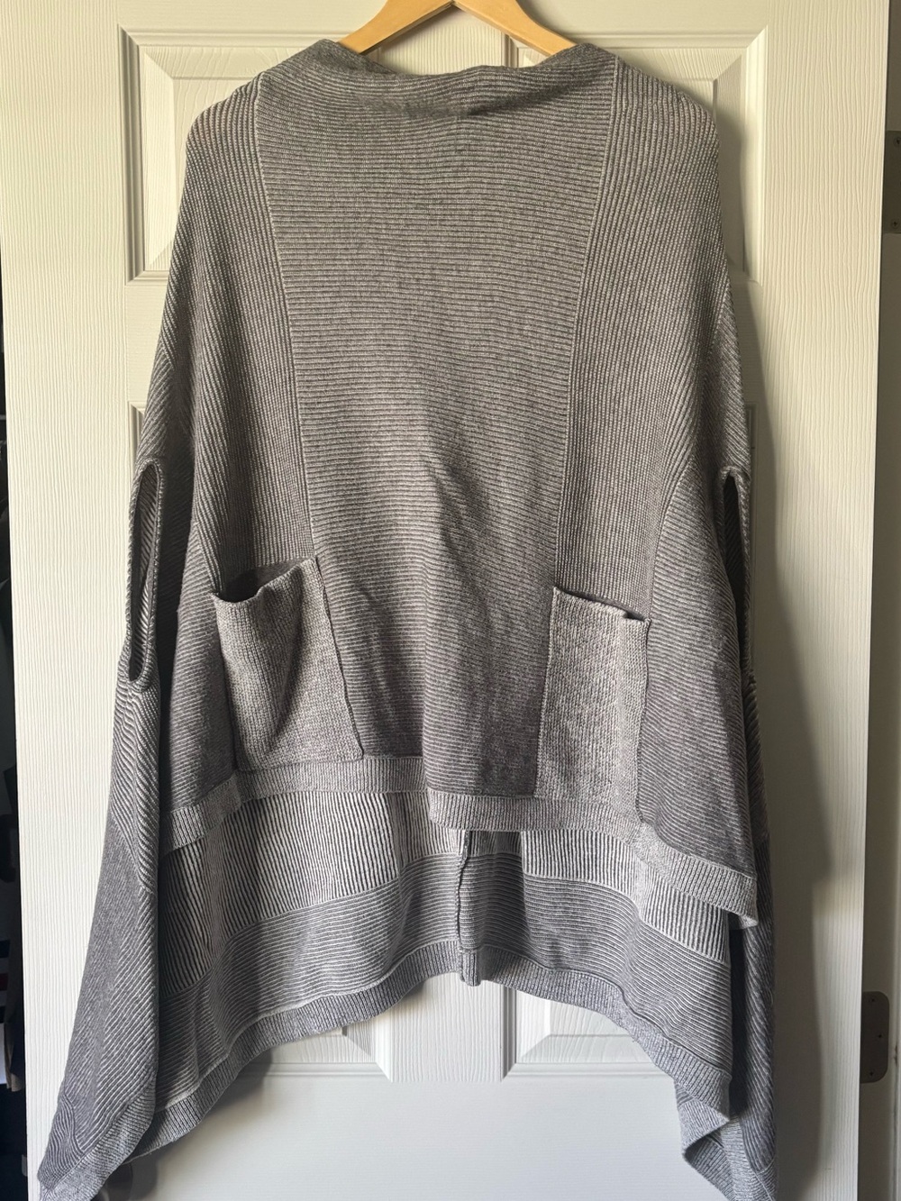 Anthropologie Moth Madison Poncho Heather Gray Knit Pocket - Picture 2 of 7